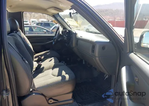 2005 Chevrolet Silverado 1500 Work Truck z USA, uszkodzony, nr VIN 1GCEK14V45Z116171